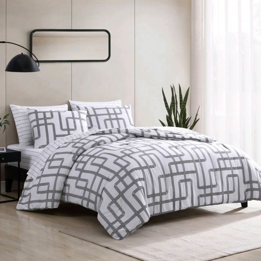 City Scene NWT 3-Pc King Mainline Microfiber Comforter & Sham Set Geometric
